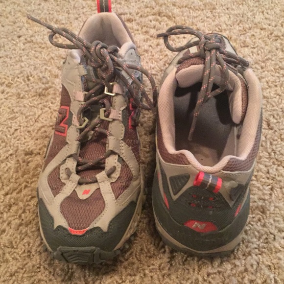 🎉SALE🎉New Balance 7.5 Women’s Running Shoe Gray - Picture 2 of 6